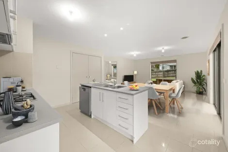 Property photo of 32 Hatfield Drive Drouin VIC 3818