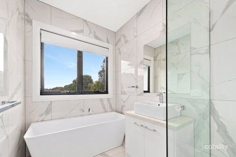 Property photo of 2/20 Kingsley Grove Mount Waverley VIC 3149