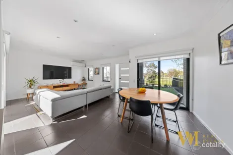 Property photo of 5 Hallifax Walk Epping VIC 3076