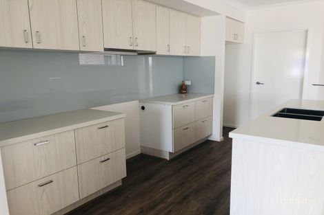 Property photo of 26 Angophora Crescent Craigieburn VIC 3064