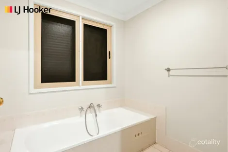 Property photo of 9 Tartarian Crescent Bomaderry NSW 2541