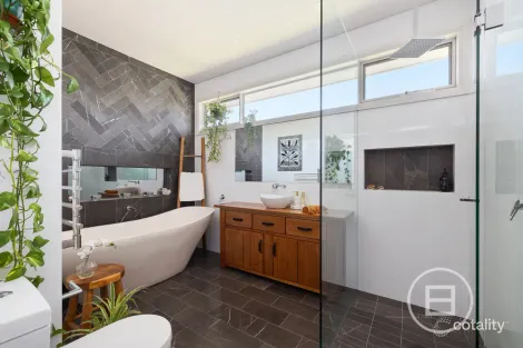 Property photo of 67 Alleyne Avenue North Narrabeen NSW 2101