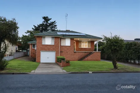 26 Moor St, Parkes, NSW 2870
