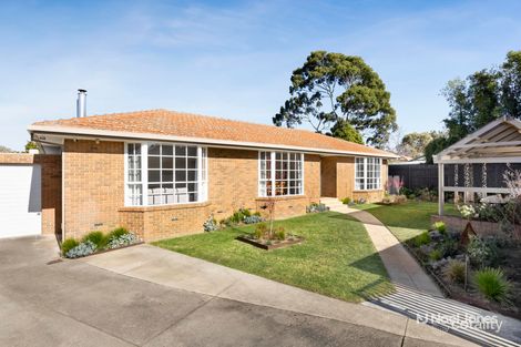 2/2 Service Rd, Blackburn, VIC 3130