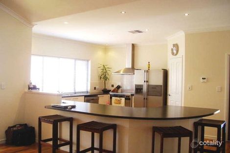Property photo of 4 Muirfield Court Halls Head WA 6210