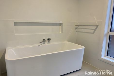 Property photo of 3 Allen Avenue Renwick NSW 2575