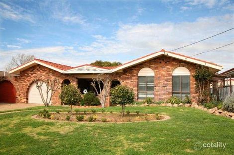 33 Gregory Cres, Lake Albert, NSW 2650
