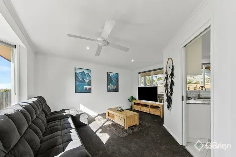 Property photo of 3 Ben Drive Pakenham VIC 3810