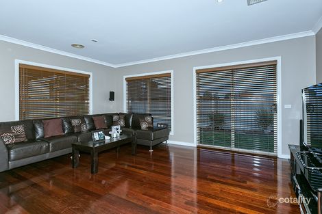 Property photo of 15 Nepean Way Taylors Hill VIC 3037