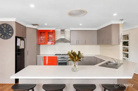 Property photo of 18 Yanko Crescent Bourkelands NSW 2650