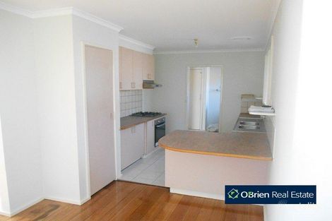 Property photo of 10 Delmont Court Cranbourne VIC 3977