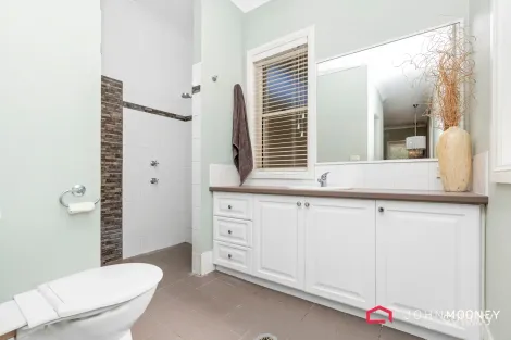 Property photo of 23 Cowan Place Lloyd NSW 2650