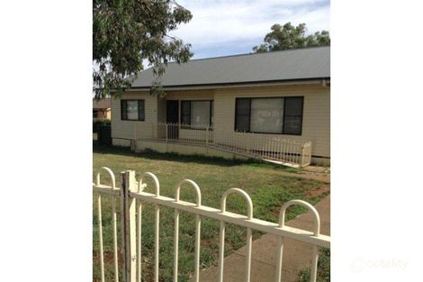 Property photo of 6 Armstrong Crescent Dubbo NSW 2830