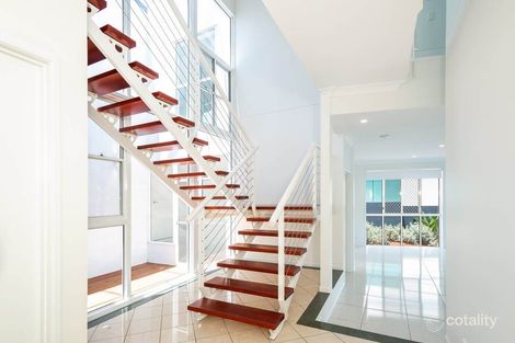 Property photo of 21 Queen Guineveres Place Paradise Point QLD 4216