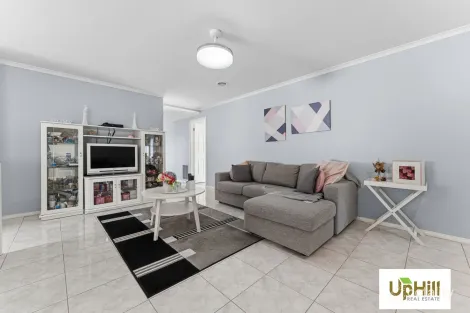 Property photo of 28 Cornwell Crescent Cranbourne East VIC 3977