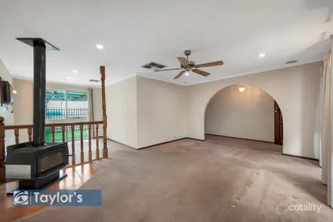 Property photo of 1 Cornwall Drive Gulfview Heights SA 5096