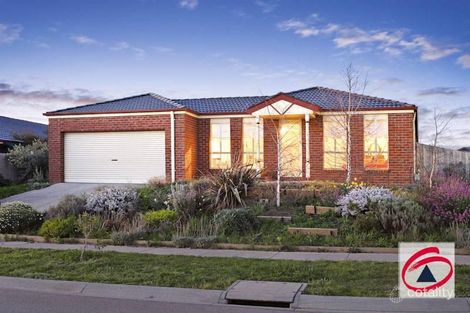 Property photo of 10 Harmony Court Pakenham VIC 3810