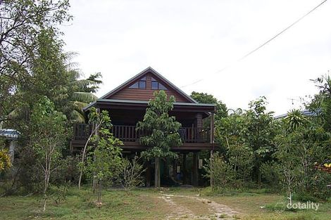 15 Poinsettia St, Holloways Beach, QLD 4878