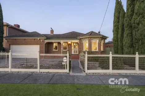 30 PLUMPTON AVE, OAK PARK, VIC 3046