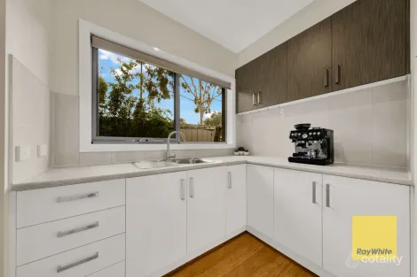 Property photo of 2 Aleman Green Mernda VIC 3754