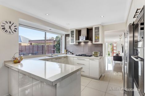 Property photo of 4 Lakeside Boulevard Rowville VIC 3178