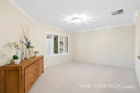 Property photo of 16 Kerlin Way Carramar WA 6031