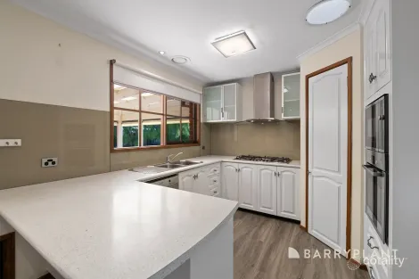 Property photo of 29 Strathavan Drive Berwick VIC 3806