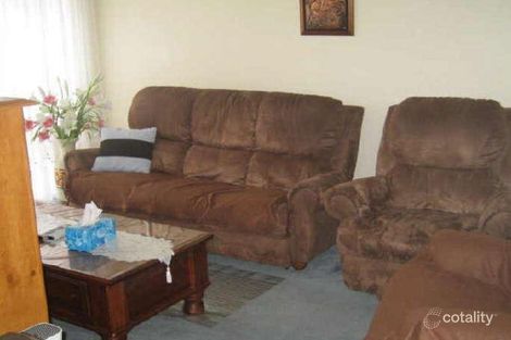 Property photo of 10 Elanora Way Hampton Park VIC 3976