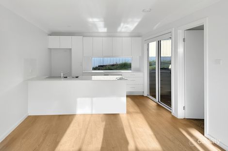 Property photo of 1 Lipton Close Woodrising NSW 2284