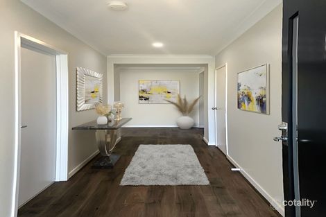 Property photo of 40 Yaralla Circuit Clyde VIC 3978