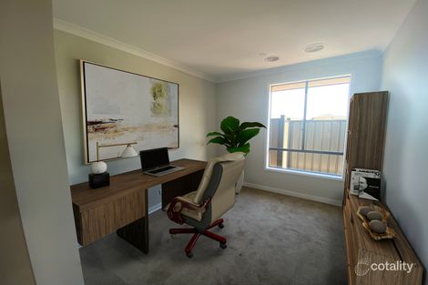 Property photo of 40 Yaralla Circuit Clyde VIC 3978