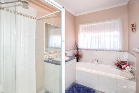 Property photo of 2 Simeto Way Roxburgh Park VIC 3064