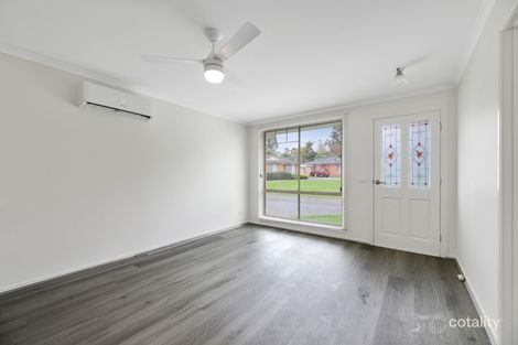 Property photo of 2/3 Gumleaf Place Drouin VIC 3818