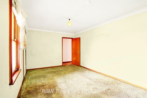 Property photo of 20 Sandakan Crescent Lethbridge Park NSW 2770