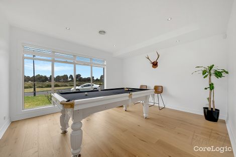 Property photo of 14 Wintersun Court Roxburgh Park VIC 3064