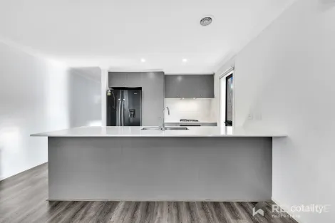 Property photo of 8 Isaacs Street Deanside VIC 3336