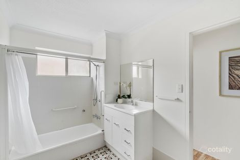Property photo of 2/56 Kitchener Street Coorparoo QLD 4151