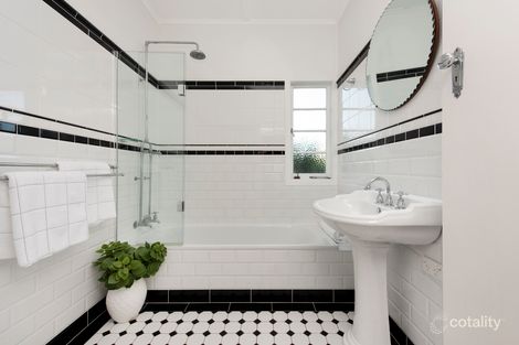 Property photo of 1052 Logan Road Holland Park West QLD 4121