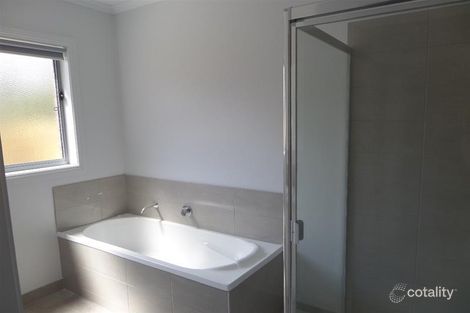 Property photo of 2/70 Smeaton Close Lara VIC 3212