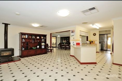 211 Newburn Rd, High Wycombe, WA 6057