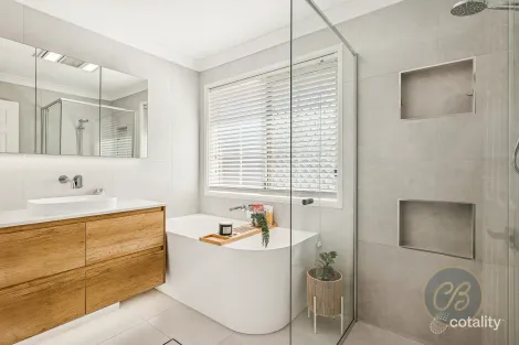 Property photo of 17 Sylvia Court Eatons Hill QLD 4037