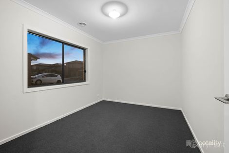 Property photo of 10 Seuss Drive Officer VIC 3809