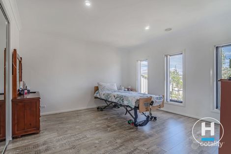 Property photo of 19 Emblem Way Craigieburn VIC 3064