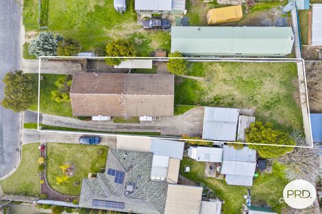 Property photo of 2/579 Mair Street Lavington NSW 2641