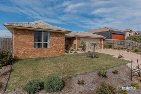 Property photo of 32 Walker Drive Drouin VIC 3818