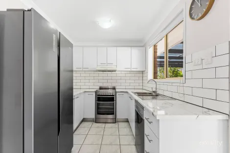 Property photo of 37 Bomaderry Crescent Glenning Valley NSW 2261