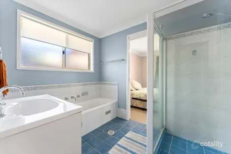 Property photo of 37 Bomaderry Crescent Glenning Valley NSW 2261
