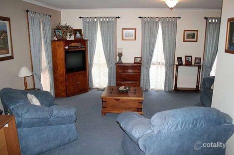 Property photo of 14 Atkinson Close Sunbury VIC 3429