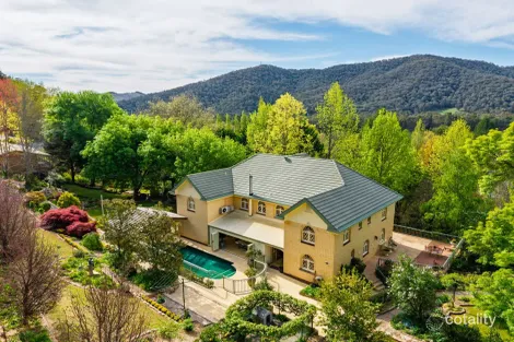 1b Barberry Ct, Bright, VIC 3741