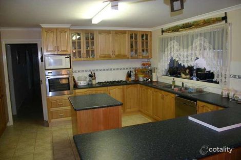 Property photo of 32 Jackson Drive Drouin VIC 3818